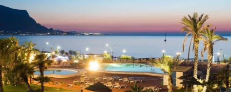Pacchetto VIP: massaggio californiano + trattamenti viso + accesso a saletta Fitness